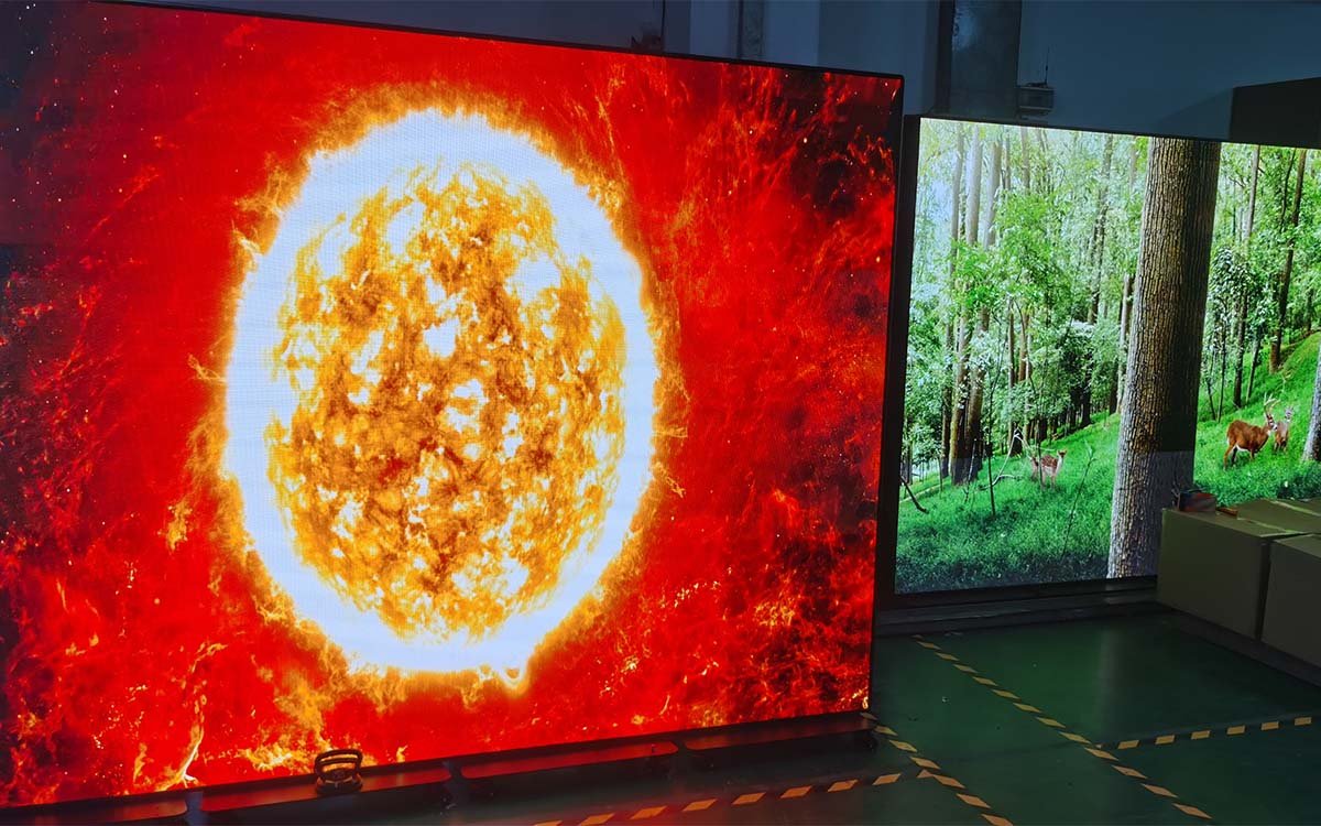 4 Sided LED Showcase in action