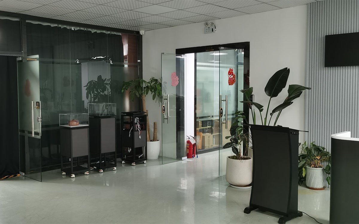 Custom LED Showcase Solutions