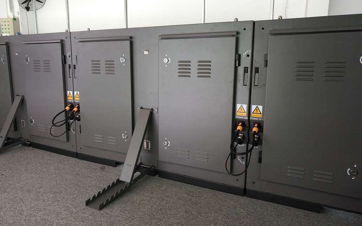 IP65 Weatherproof fixed installation stadium perimeter LED display cabinet