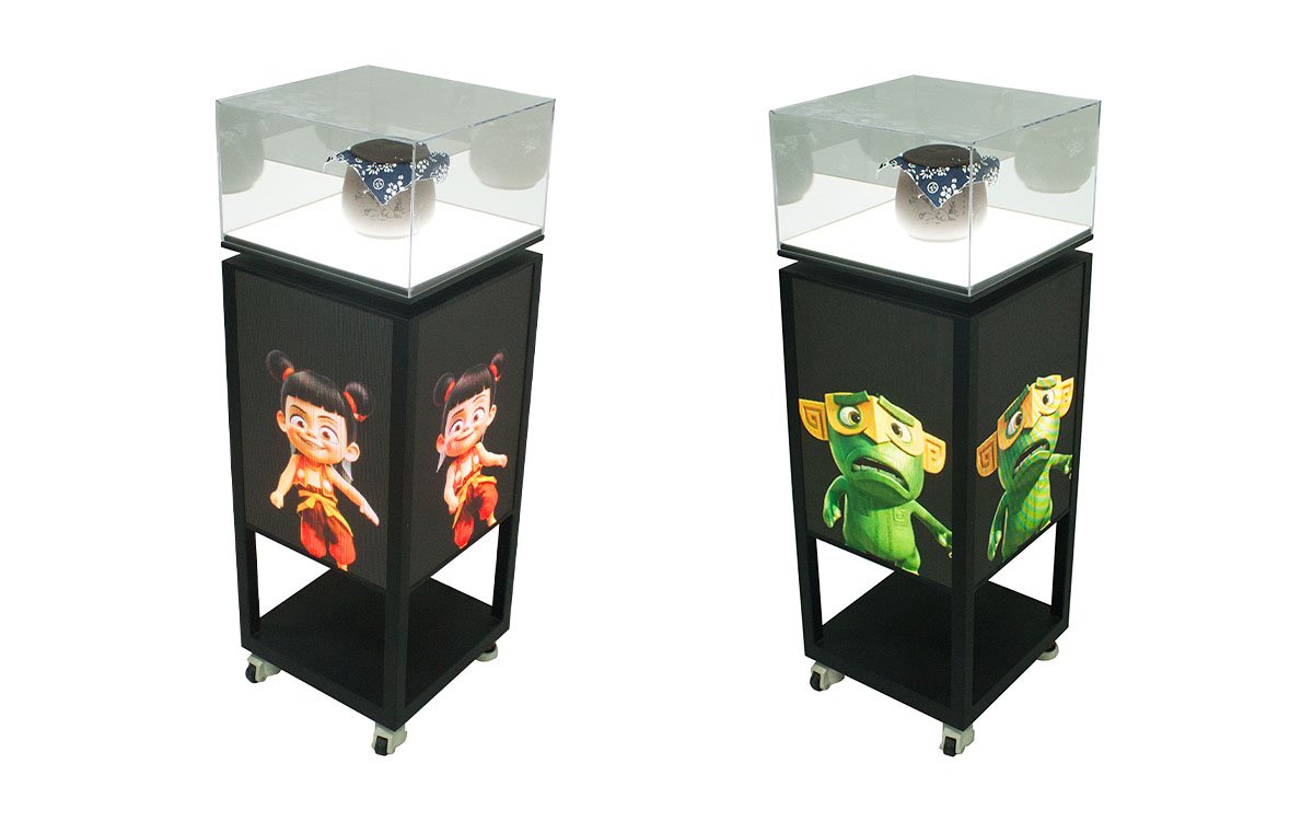 Plug & Play LED Showcase Display for retail stores