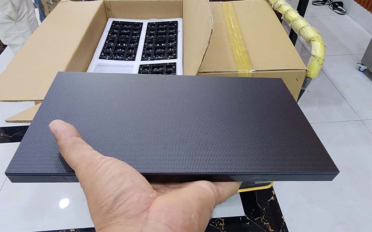 GOB LED Display technology protective resin layer encapsulation diagram showing LED chip protection
